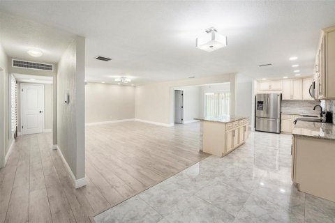 House in Clearwater, Florida 4 bedrooms, 167.69 sq.m. № 1854232 - photo 9