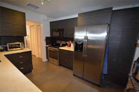 Villa ou maison à vendre à Miami, Floride: 3 chambres, 148.55 m2 № 2000810 - photo 14
