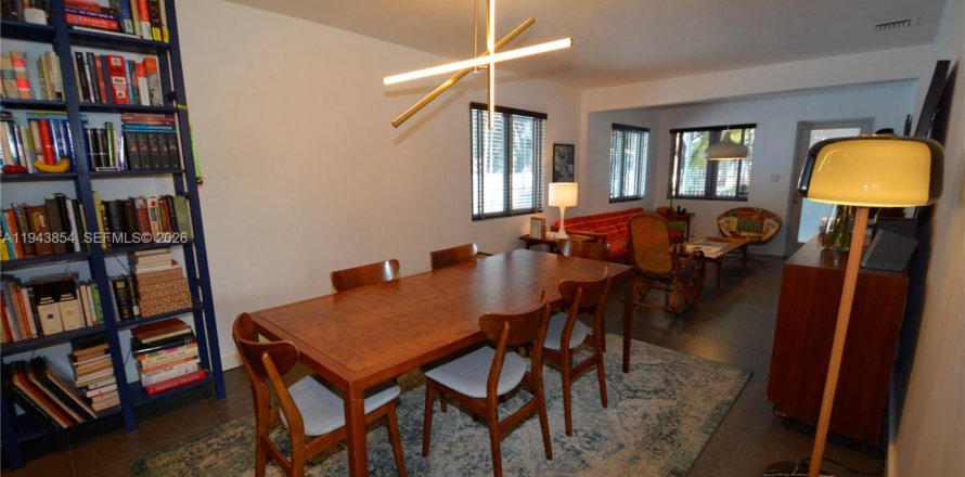 Villa ou maison à Miami, Floride 3 chambres, 148.55 m2 № 2000810