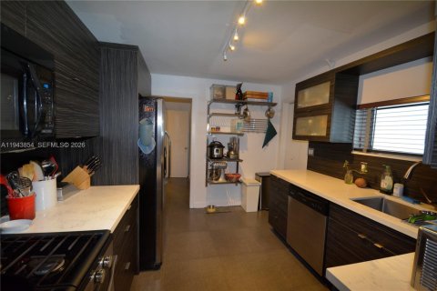 Villa ou maison à vendre à Miami, Floride: 3 chambres, 148.55 m2 № 2000810 - photo 13