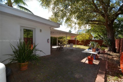 Villa ou maison à vendre à Miami, Floride: 3 chambres, 148.55 m2 № 2000810 - photo 28