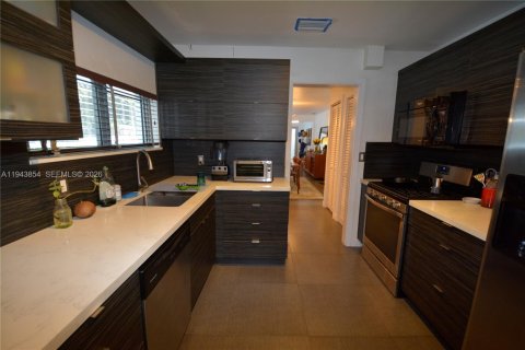 Villa ou maison à vendre à Miami, Floride: 3 chambres, 148.55 m2 № 2000810 - photo 15