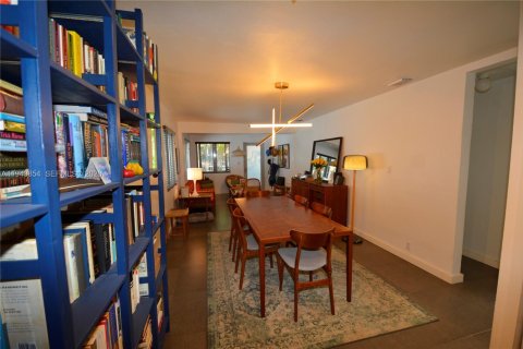 Villa ou maison à vendre à Miami, Floride: 3 chambres, 148.55 m2 № 2000810 - photo 2