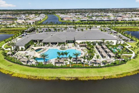 House in Port St. Lucie, Florida 3 bedrooms, 260.03 sq.m. № 2429783 - photo 4