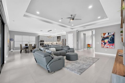 House in Port St. Lucie, Florida 3 bedrooms, 260.03 sq.m. № 2429783 - photo 15