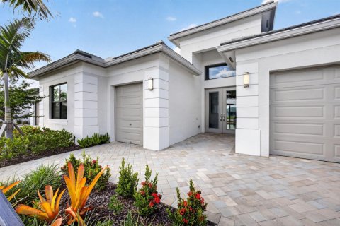 House in Port St. Lucie, Florida 3 bedrooms, 260.03 sq.m. № 2429783 - photo 6