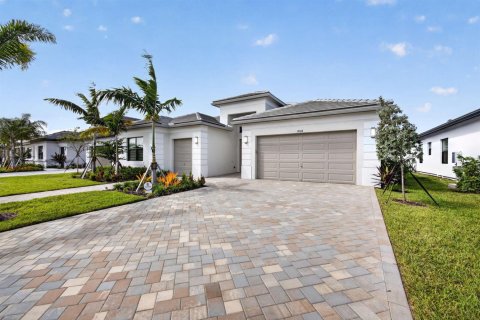 House in Port St. Lucie, Florida 3 bedrooms, 260.03 sq.m. № 2429783 - photo 3