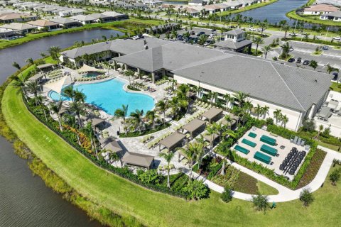 House in Port St. Lucie, Florida 3 bedrooms, 260.03 sq.m. № 2429783 - photo 17