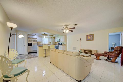 Casa en venta en Spring Hill, Florida, 3 dormitorios, 112.32 m2 № 2387541 - foto 15