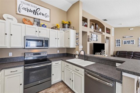 House in Land O' Lakes, Florida 2 bedrooms, 124.58 sq.m. № 2210071 - photo 9