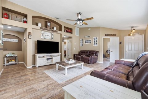 House in Land O' Lakes, Florida 2 bedrooms, 124.58 sq.m. № 2210071 - photo 5