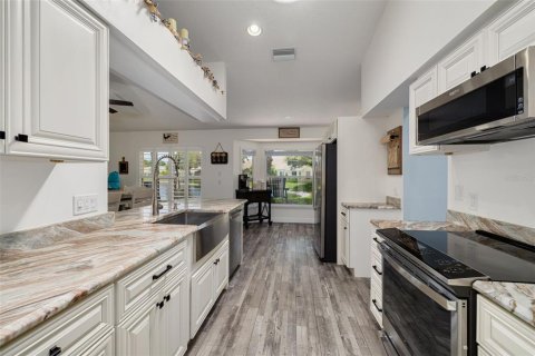House in Trinity, Florida 2 bedrooms, 149.48 sq.m. № 1903959 - photo 5