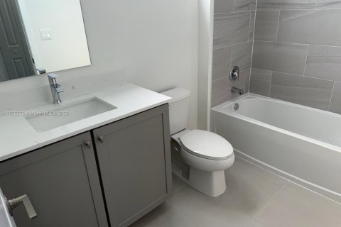 House in Homestead, Florida 5 bedrooms, 239.97 sq.m. № 1821979 - photo 11
