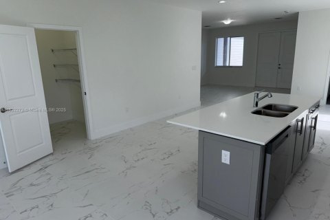 House in Homestead, Florida 5 bedrooms, 239.97 sq.m. № 1821979 - photo 8