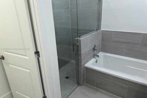 House in Homestead, Florida 5 bedrooms, 239.97 sq.m. № 1821979 - photo 23