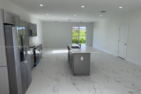 House in Homestead, Florida 5 bedrooms, 239.97 sq.m. № 1821979 - photo 6
