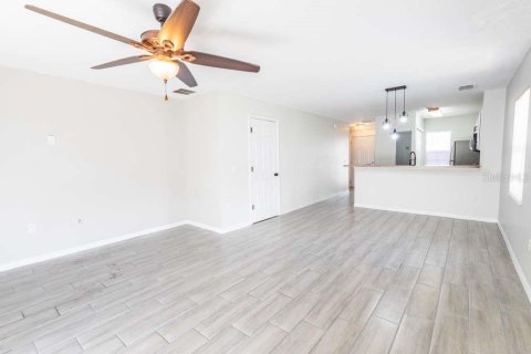 Townhouse in Kissimmee, Florida 2 bedrooms, 108.05 sq.m. № 2211860 - photo 4