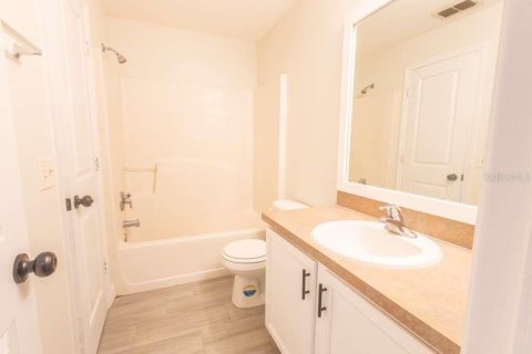 Townhouse in Kissimmee, Florida 2 bedrooms, 108.05 sq.m. № 2211860 - photo 10