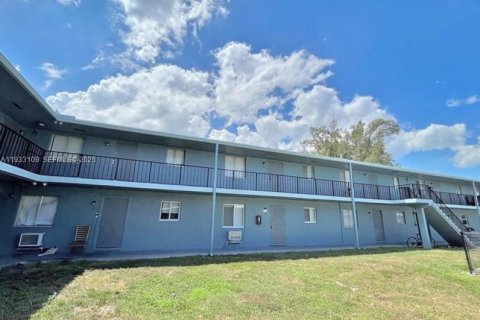 Condo in Lake Worth, Florida, 2 bedrooms  № 1991293 - photo 11