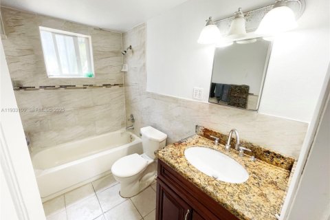 Condo in Lake Worth, Florida, 2 bedrooms  № 1991293 - photo 7