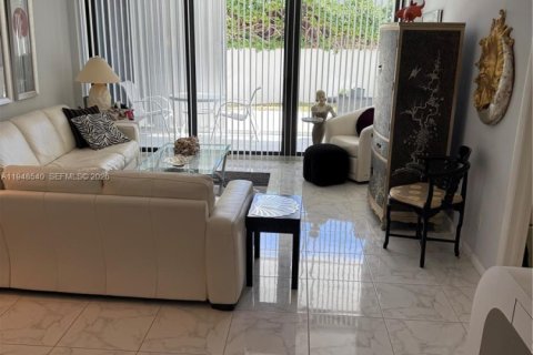 Condo in South Palm Beach, Florida, 2 bedrooms  № 2004496 - photo 8