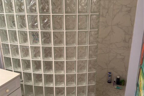 Condo in South Palm Beach, Florida, 2 bedrooms  № 2004496 - photo 4