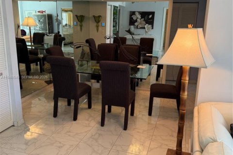 Condo in South Palm Beach, Florida, 2 bedrooms  № 2004496 - photo 7