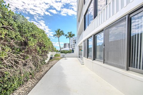 Copropriété à vendre à South Palm Beach, Floride: 2 chambres, 131.64 m2 № 2004496 - photo 29