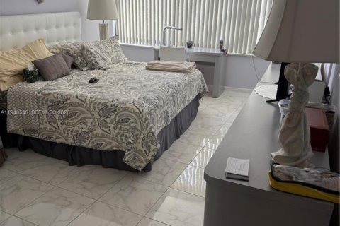 Condo in South Palm Beach, Florida, 2 bedrooms  № 2004496 - photo 9