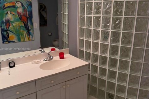 Condo in South Palm Beach, Florida, 2 bedrooms  № 2004496 - photo 10