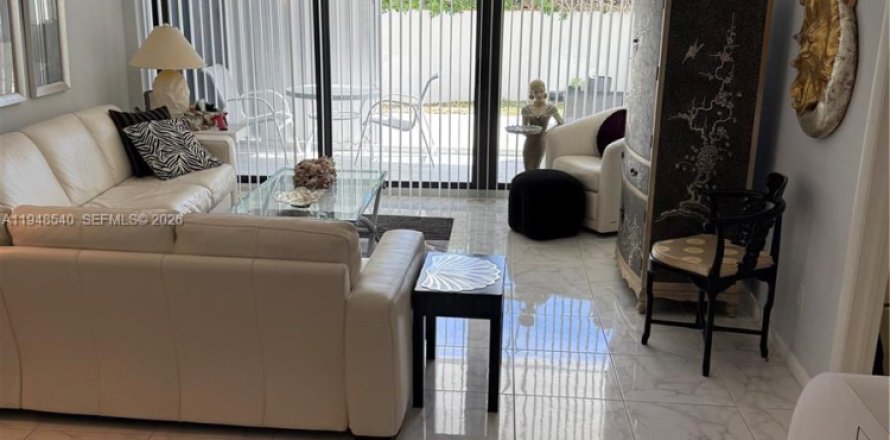 Condo in South Palm Beach, Florida, 2 bedrooms  № 2004496