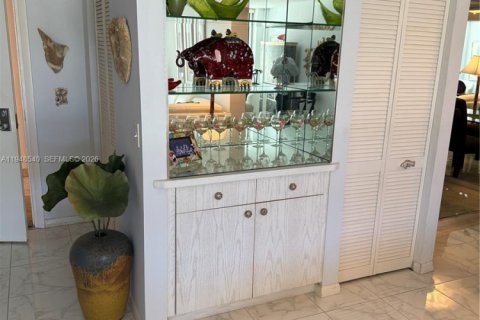 Condo in South Palm Beach, Florida, 2 bedrooms  № 2004496 - photo 6