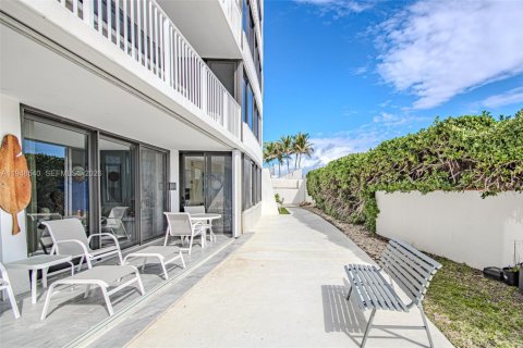 Copropriété à vendre à South Palm Beach, Floride: 2 chambres, 131.64 m2 № 2004496 - photo 28