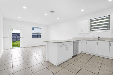 Villa ou maison à vendre à Miami, Floride: 4 chambres, 173.73 m2 № 1931891 - photo 30