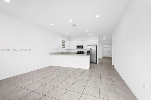 Villa ou maison à vendre à Miami, Floride: 4 chambres, 173.73 m2 № 1931891 - photo 18