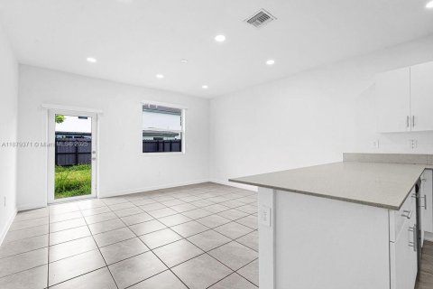 Villa ou maison à vendre à Miami, Floride: 4 chambres, 173.73 m2 № 1931891 - photo 17