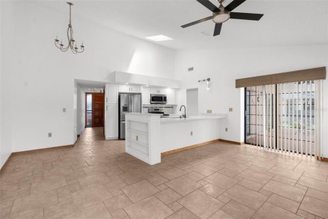 House in Spring Hill, Florida 3 bedrooms, 170.57 sq.m. № 1538970 - photo 5