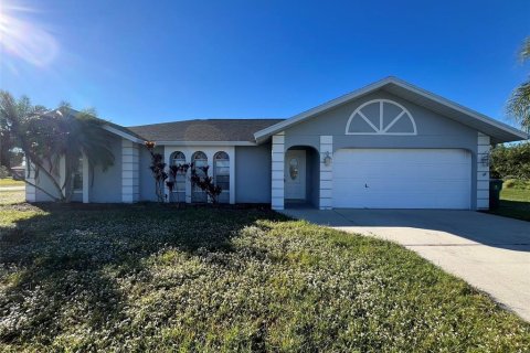 House in Punta Gorda, Florida 3 bedrooms, 166.2 sq.m. № 2348398