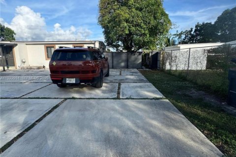 Immobilier commercial à louer à Miami, Floride: 1 chambre, 97.27 m2 № 1976628 - photo 1