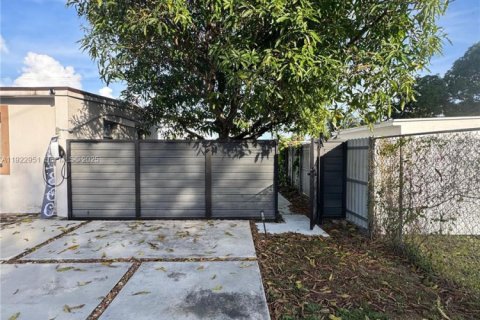 Immobilier commercial à louer à Miami, Floride: 1 chambre, 97.27 m2 № 1976628 - photo 3