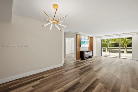 Condo in Aventura, Florida, 2 bedrooms № 1959422 - photo 2