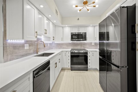 Condo in Aventura, Florida, 2 bedrooms № 1959422 - photo 8