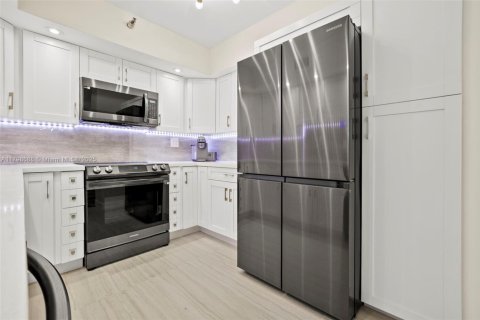 Condo in Aventura, Florida, 2 bedrooms № 1959422 - photo 9