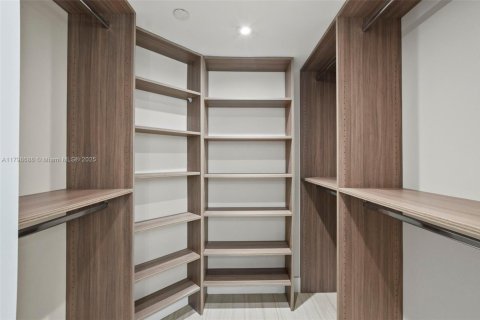 Condo in Aventura, Florida, 2 bedrooms № 1959422 - photo 17