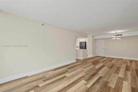 Condo in Aventura, Florida, 2 bedrooms № 1959422 - photo 5