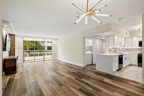 Condo in Aventura, Florida, 2 bedrooms № 1959422 - photo 3