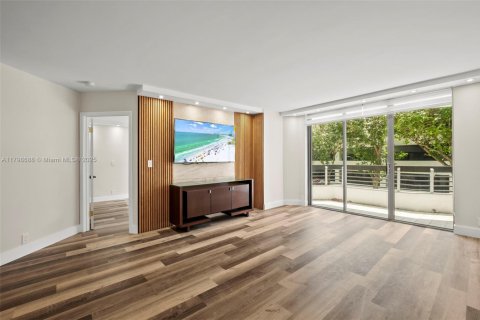 Condo in Aventura, Florida, 2 bedrooms № 1959422 - photo 4