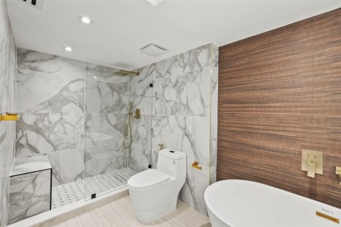 Condo in Aventura, Florida, 2 bedrooms № 1959422 - photo 16