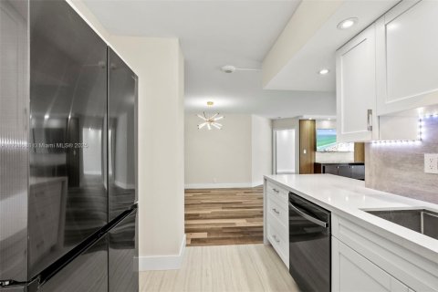 Condo in Aventura, Florida, 2 bedrooms № 1959422 - photo 10