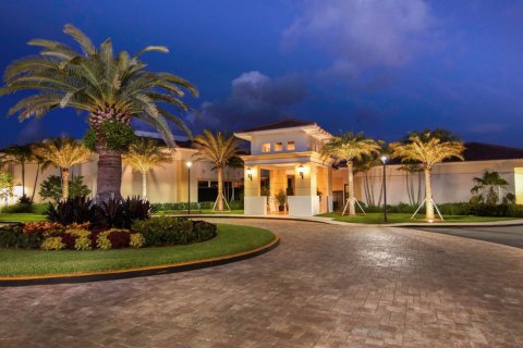 House in West Palm Beach, Florida 3 bedrooms, 208.84 sq.m. № 844209 - photo 1